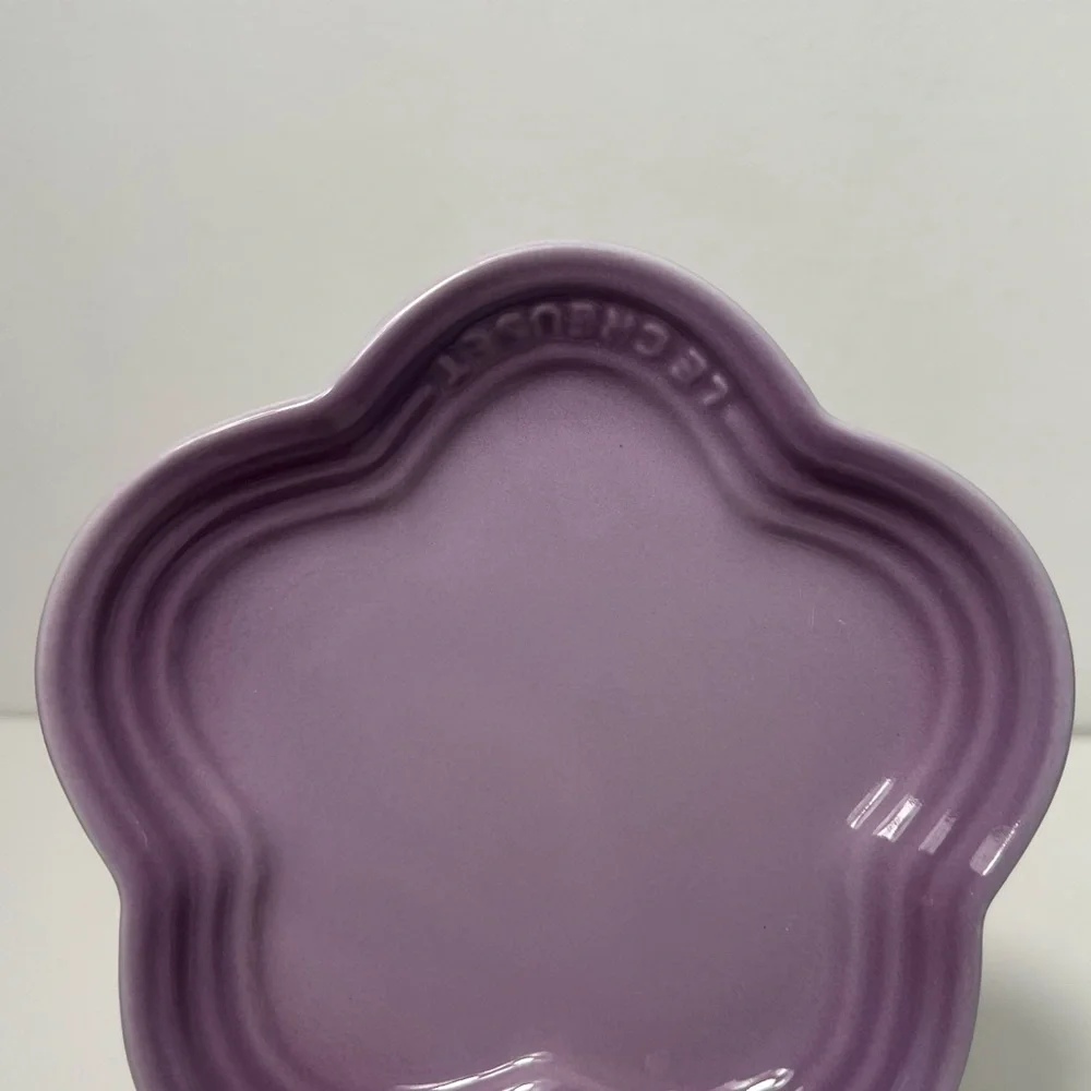 Le Creuset Stoneware Flower Petal Scalloped Trinket Dish Plate Tray - Picture 9 of 11